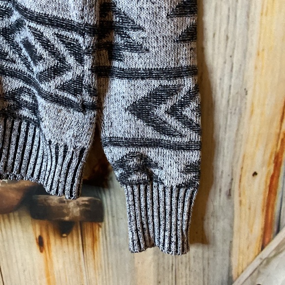 Gray Patterned Sweater - Picture 4 of 5